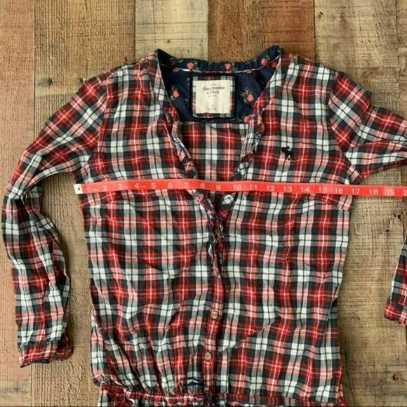 Abercrombie and Fitch womens size S red green white button down with front tie - Picture 2 of 9
